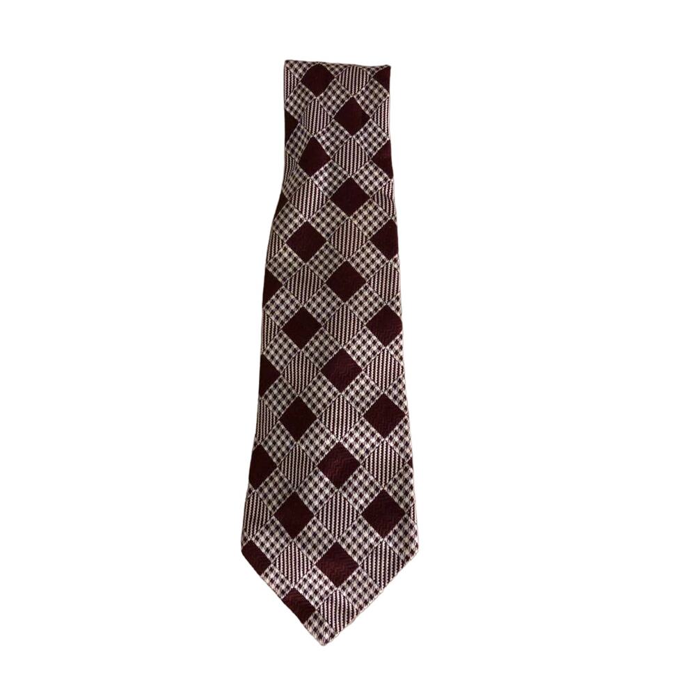Qiana tie
